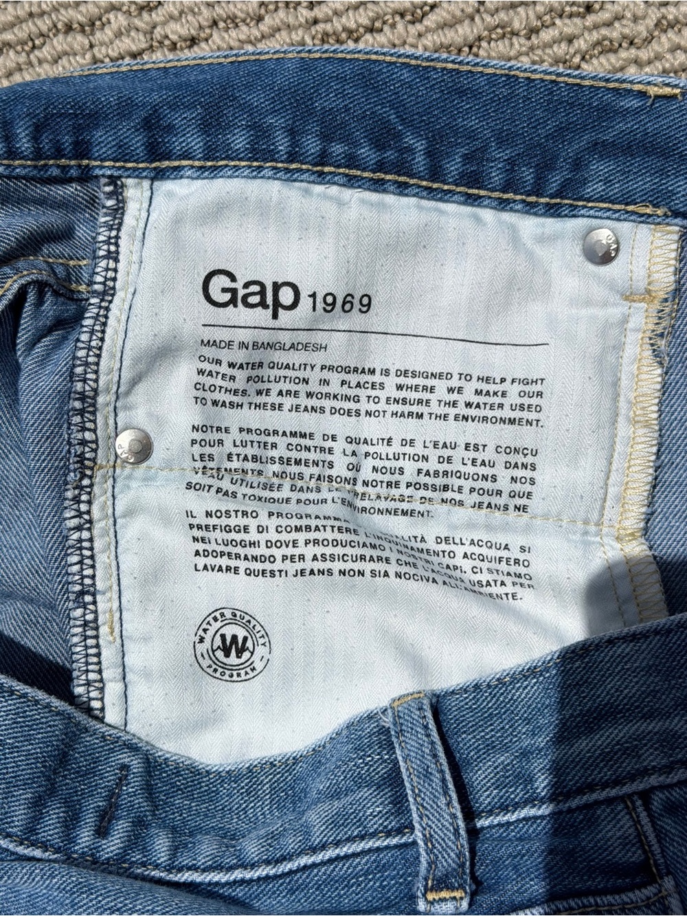 GAP Sexy Boyfriend Shorts Denim Blue Distressed Jean Stretchy High-Rise Size 27 - Picture 9 of 9